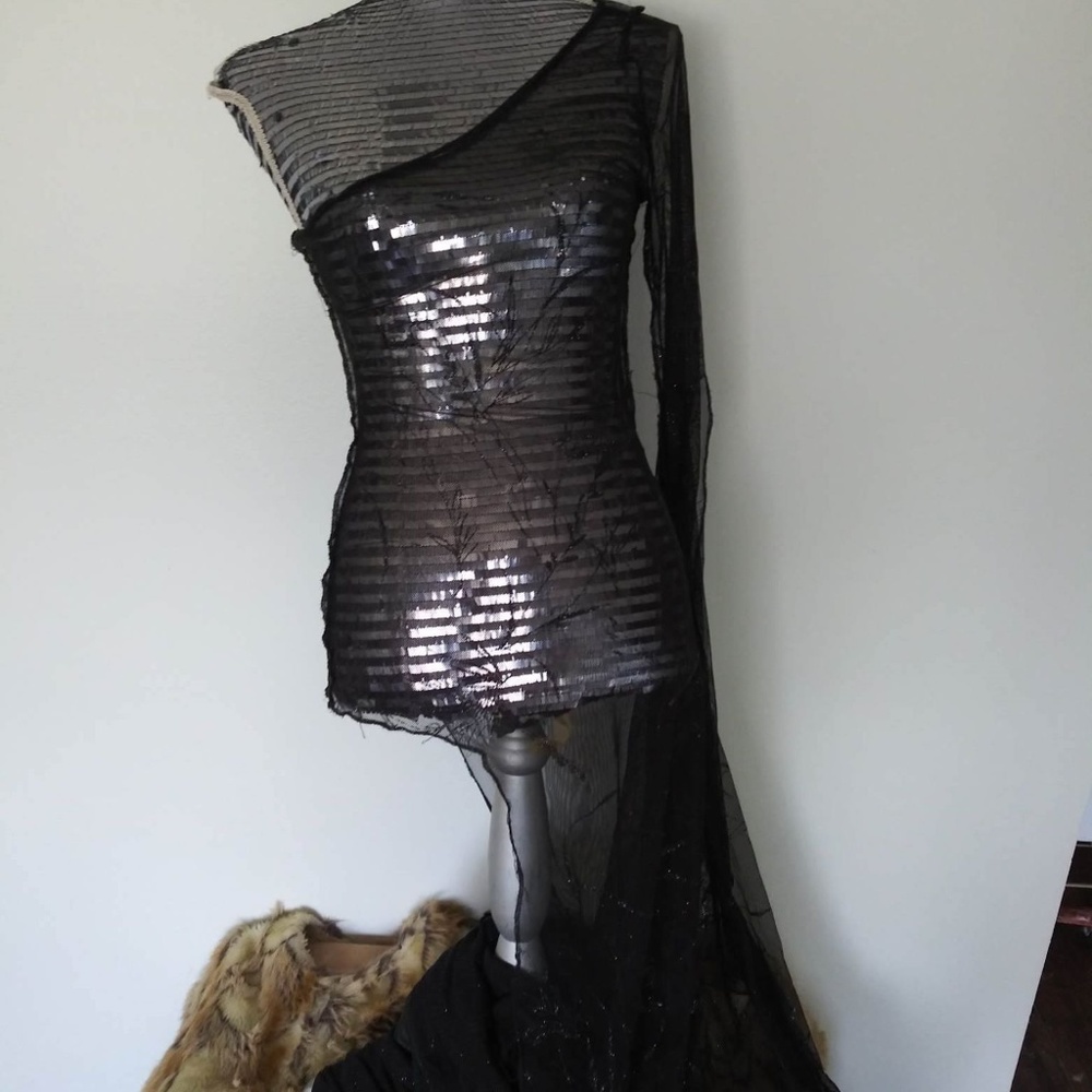 SHEER GLITTER ONE SHOULDER GOWN